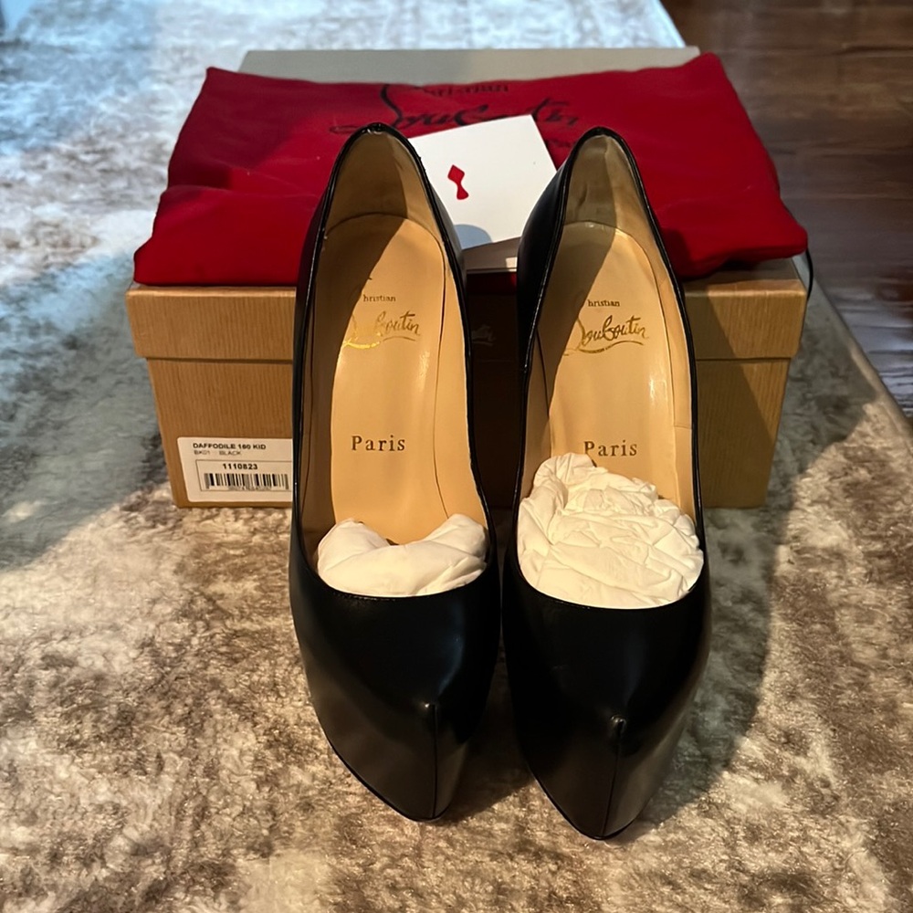 Authentic Christian Louboutin Daffodile 160 Kid in Black